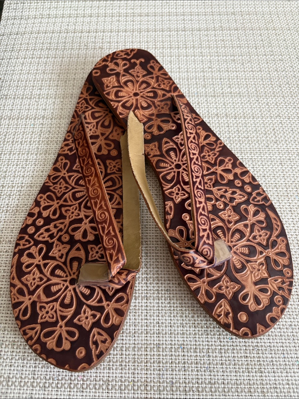 Embossed Brown leather Floral Flip Flop Sandals, handmade in India 🇮🇳 SIZE 8 NEW